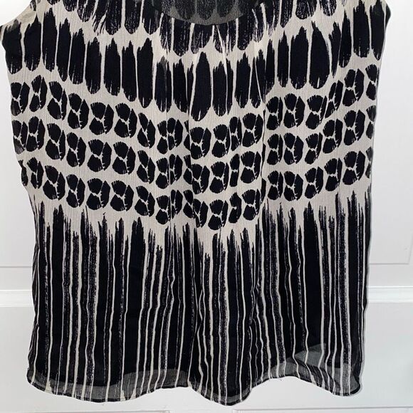Kenneth Cole silk sleeveless printed blouse size 4P - Picture 4 of 11